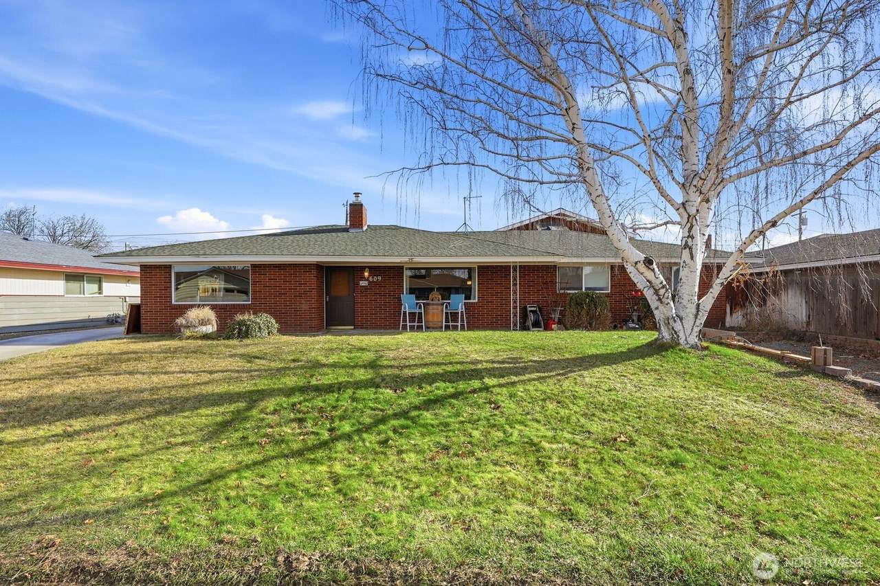 609 38th Street - Photo 1