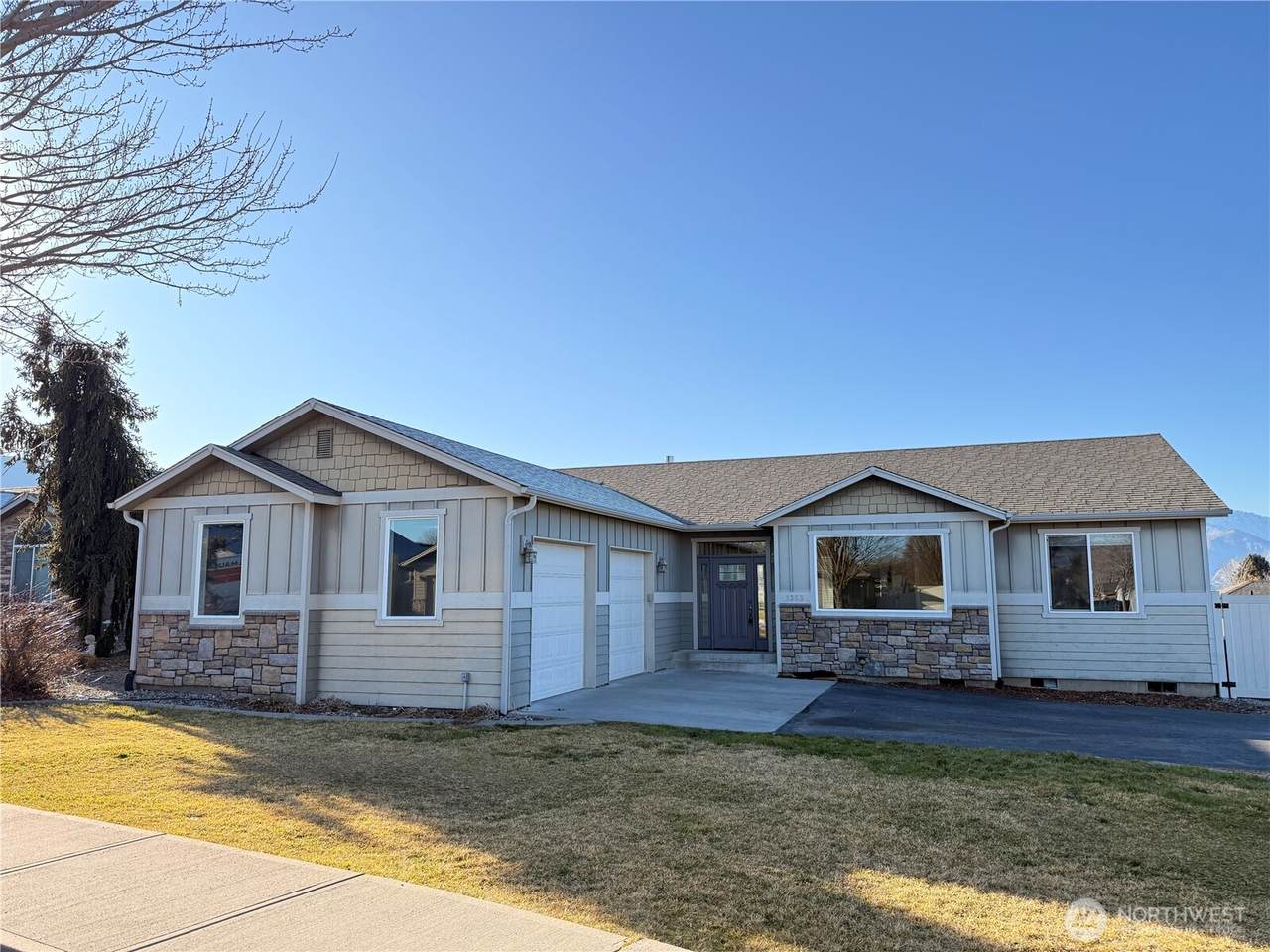 1363 Boulder Loop - Photo 1