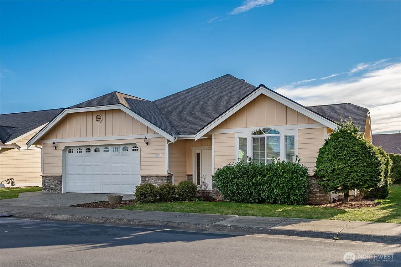 167 Cambridge Drive - Photo 1