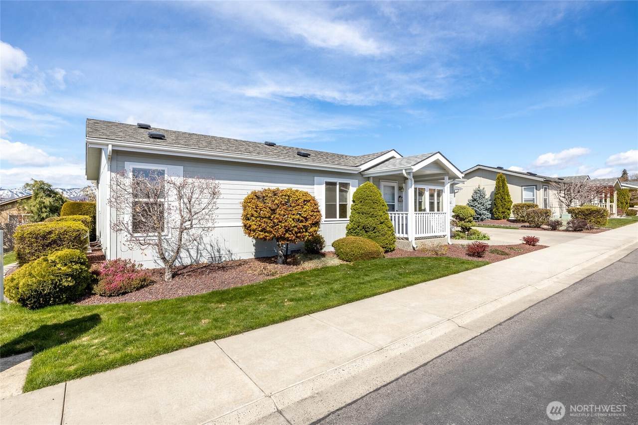 526 Monterey Drive - Photo 1