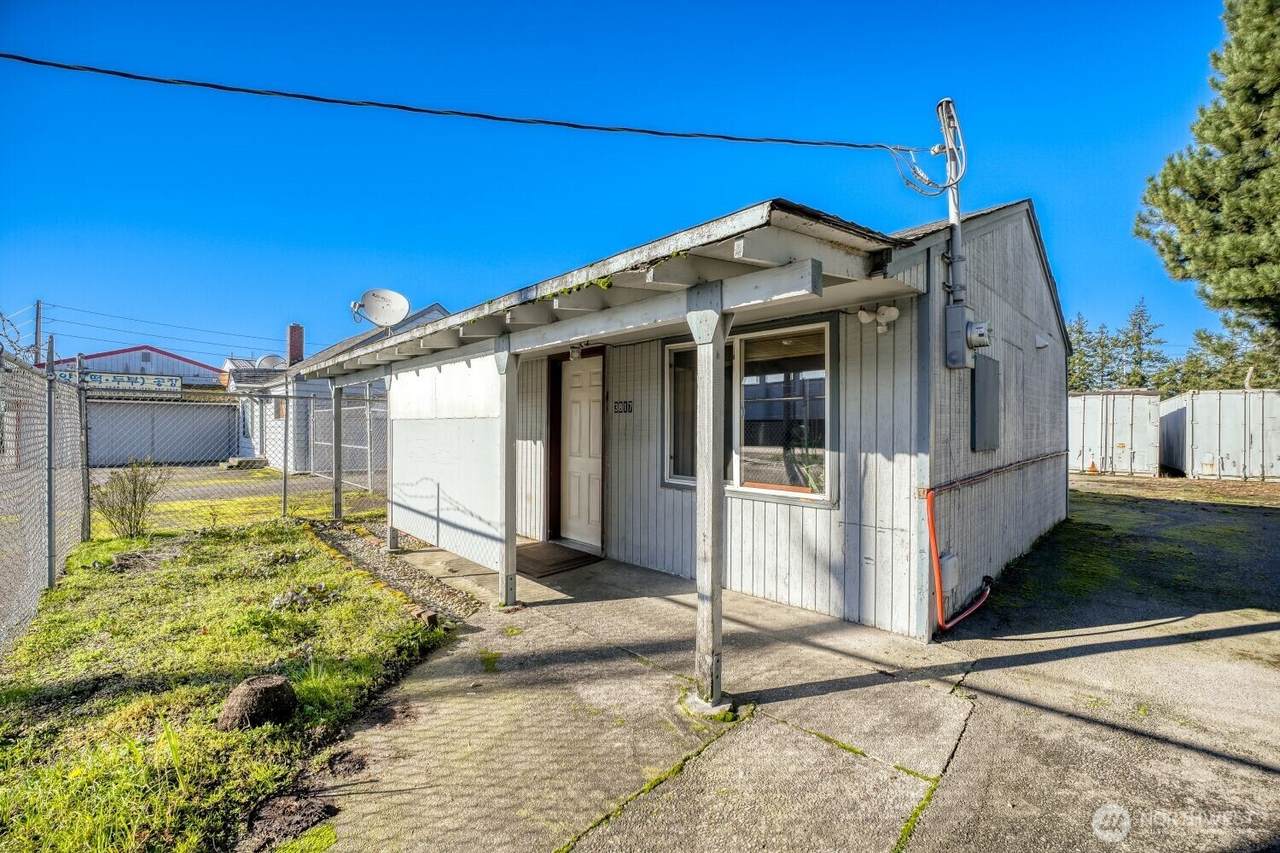 3817 94th Street - Photo 1