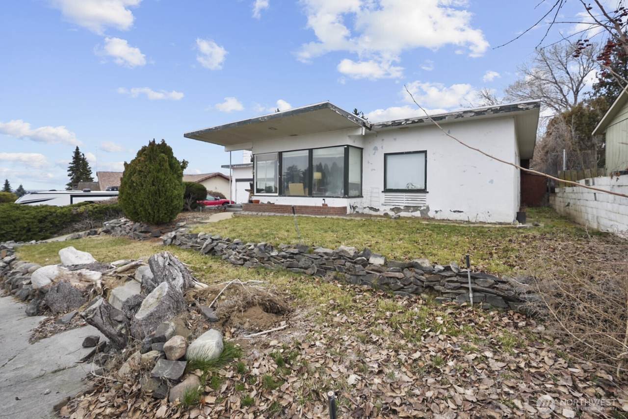 321 Maringo Road - Photo 1