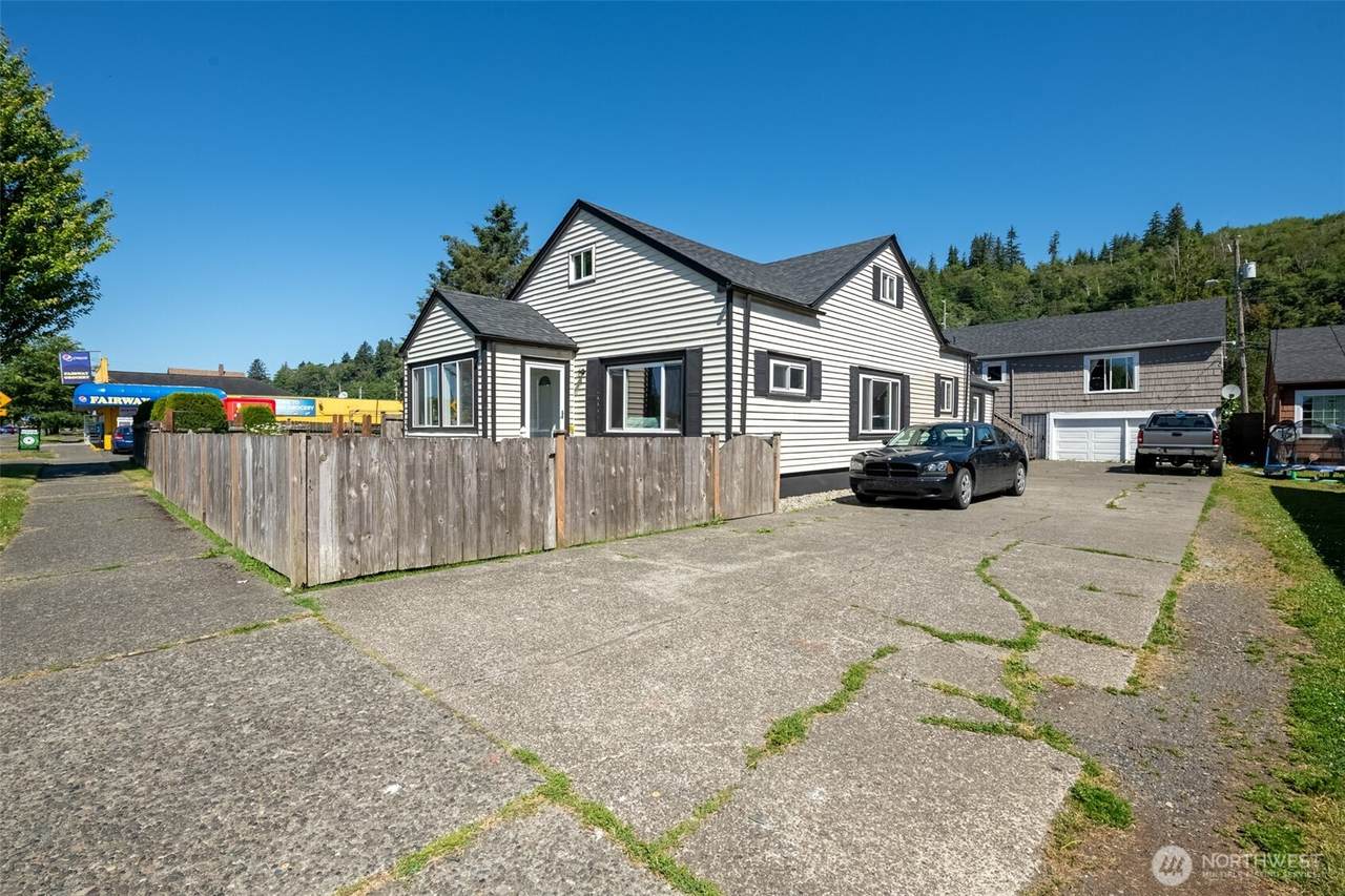 2515 Sumner Avenue - Photo 1