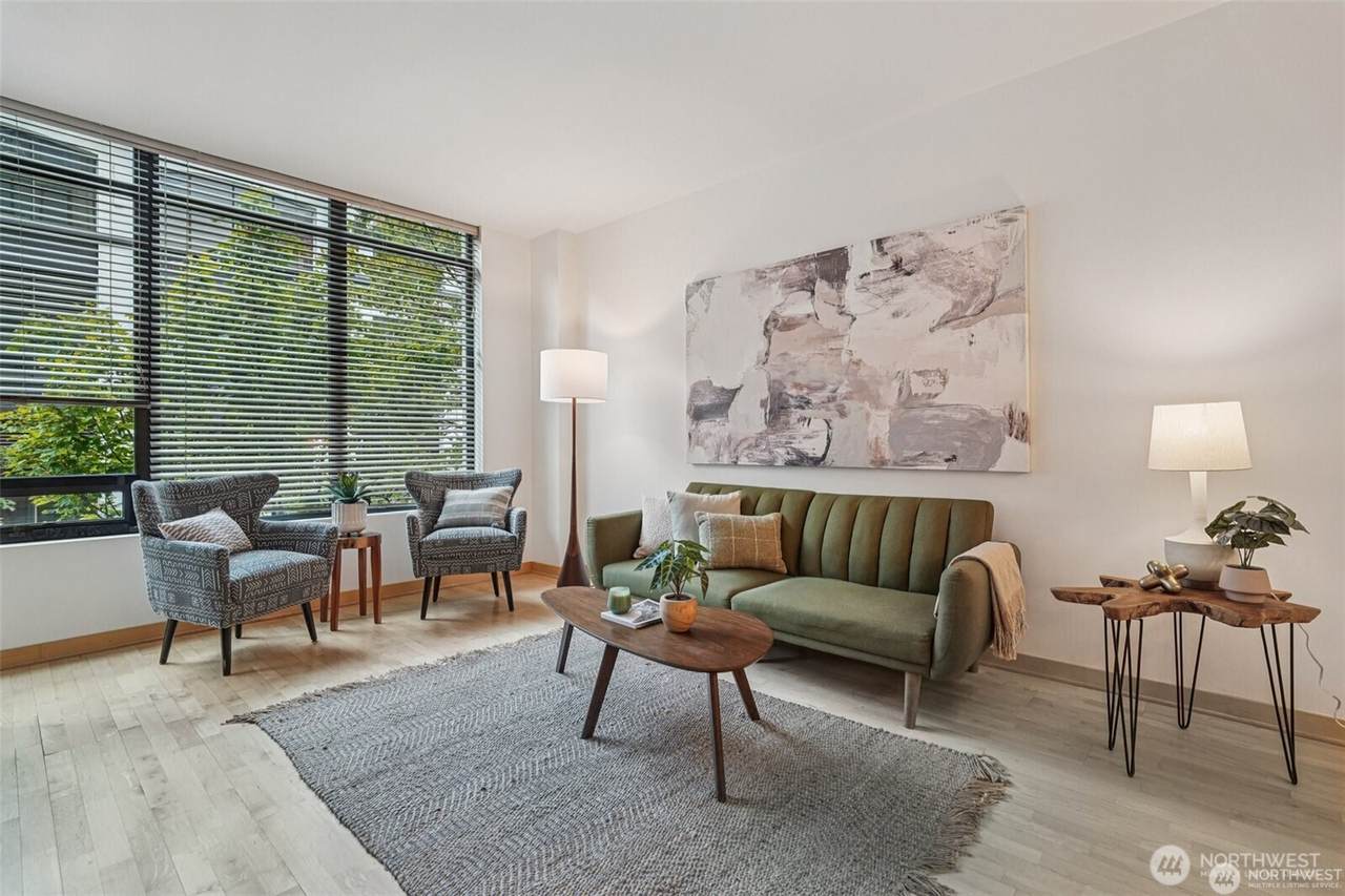 2716 Elliott Avenue - Photo 1