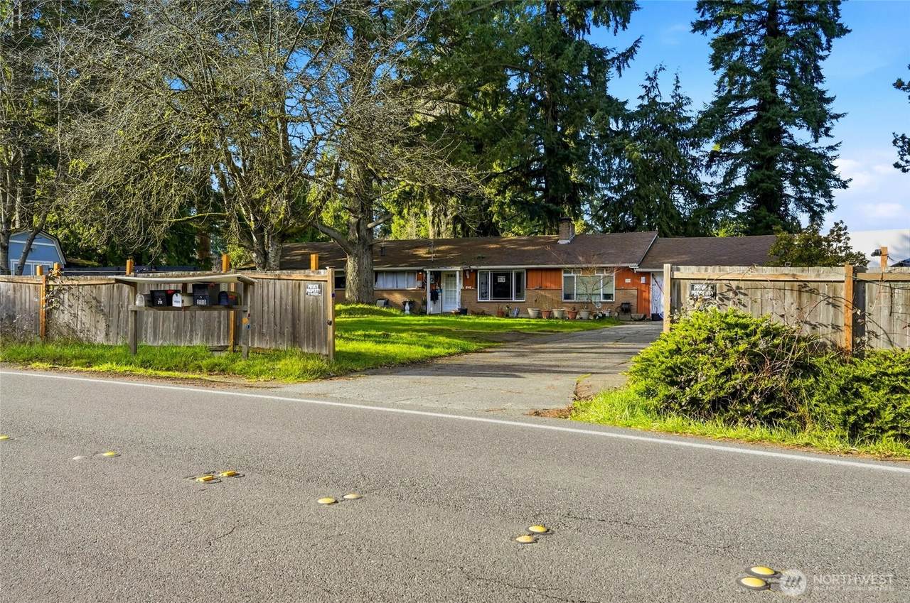219 Meadow Pl Sw - Photo 1