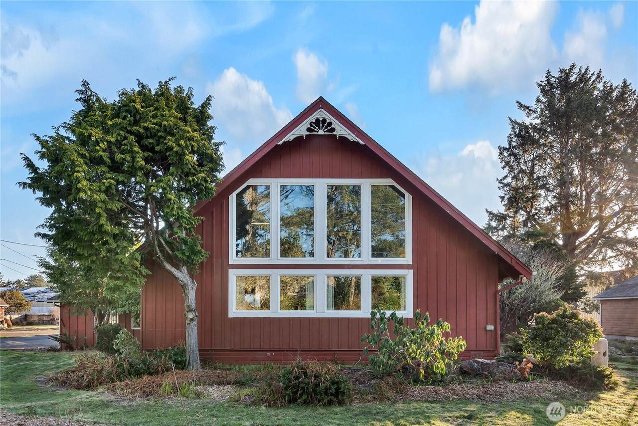 1106 46th Place - Photo 1