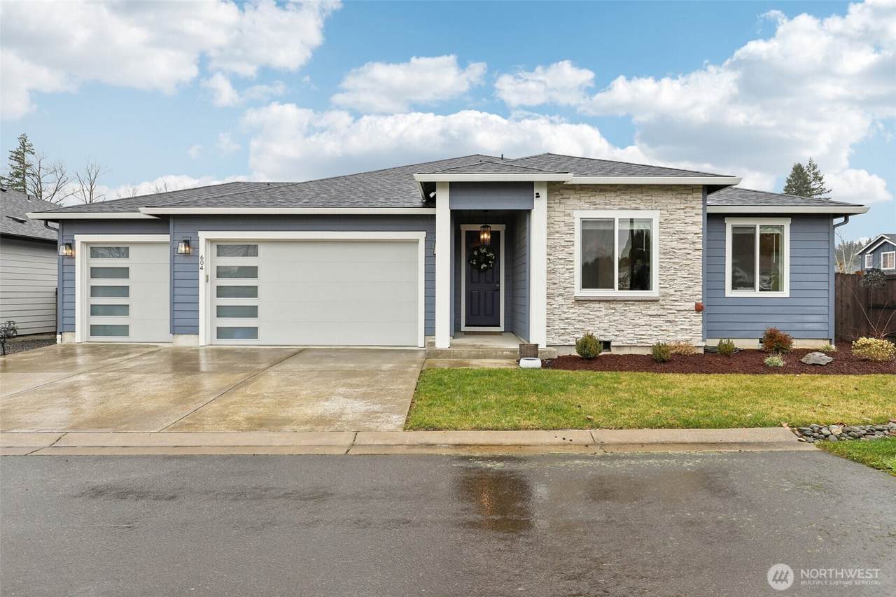 604 25th Way - Photo 1