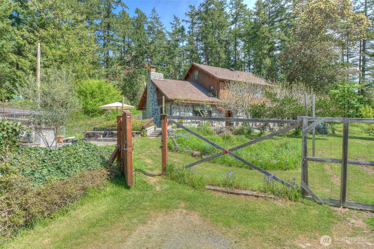 108 Pinneo Road - Photo 1