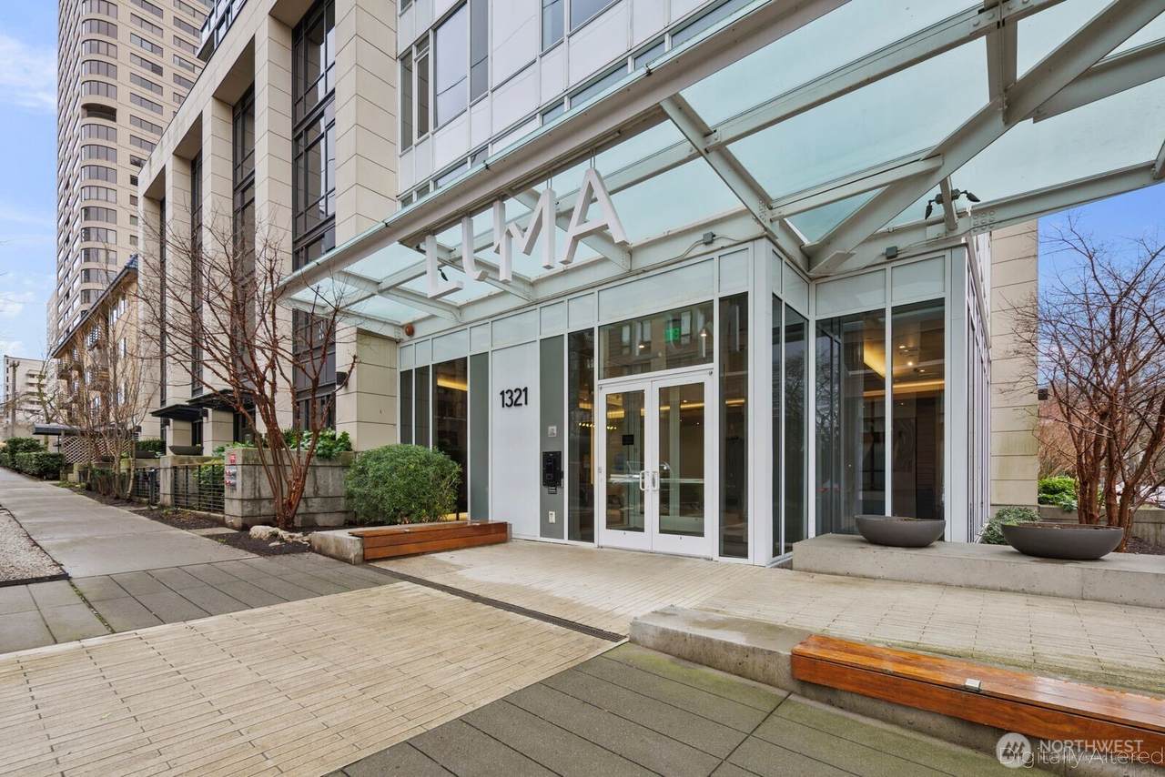 1321 Seneca Street - Photo 1