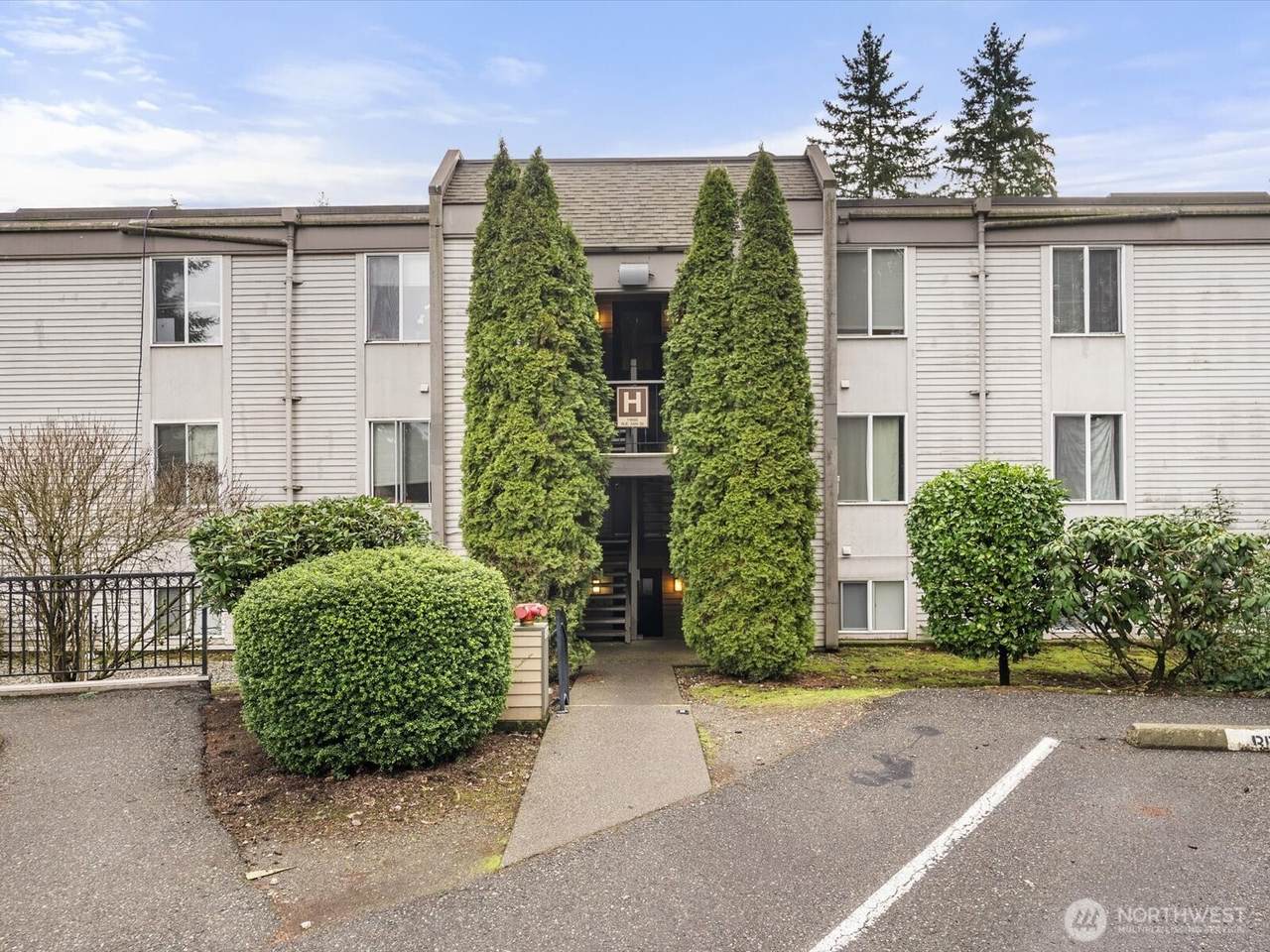 14605 34th Street - Photo 1