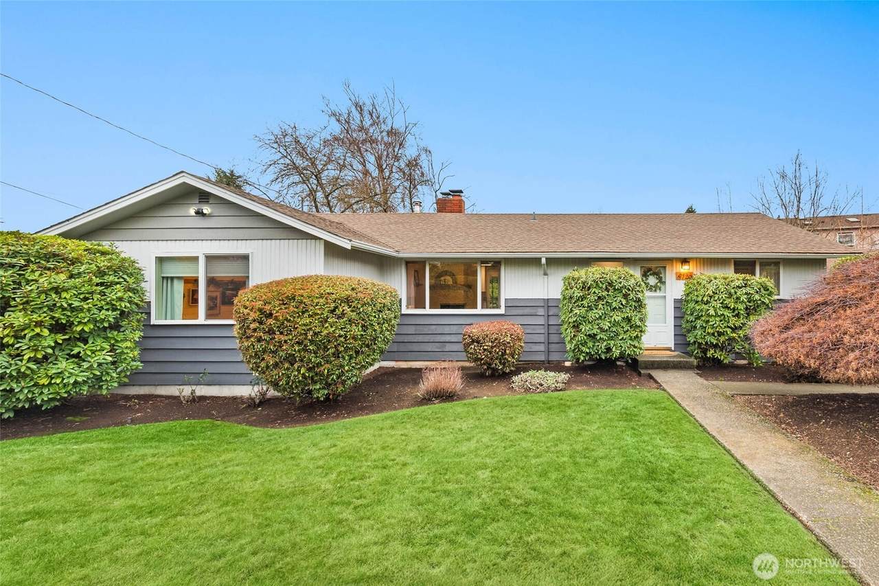 4726 S Victor Street - Photo 1