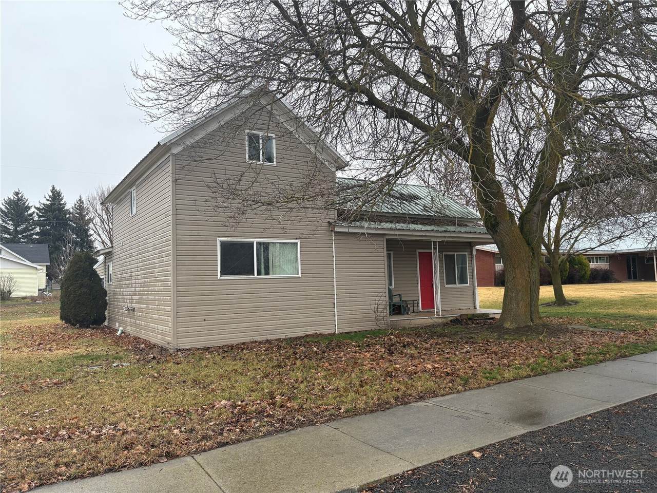 208 3rd - Photo 1