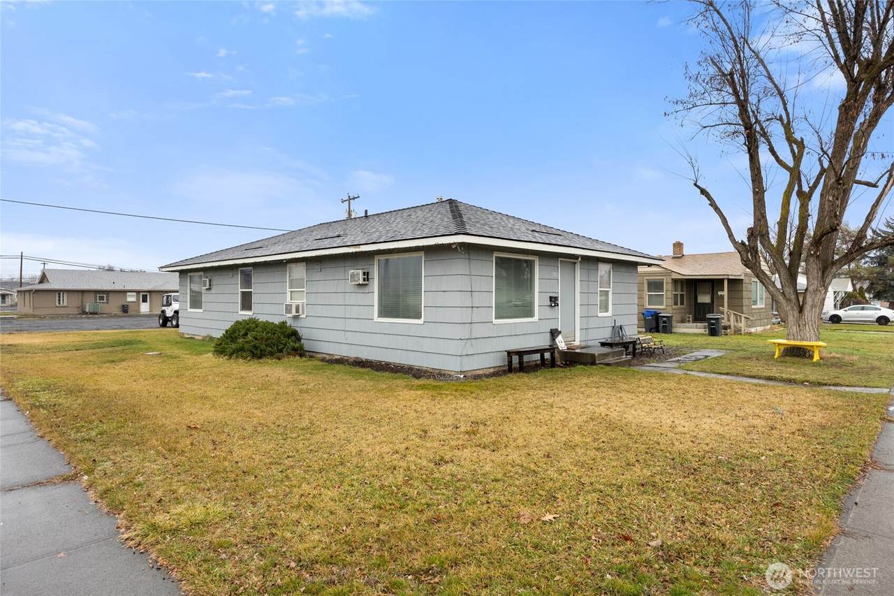 501 Ash St - Photo 1