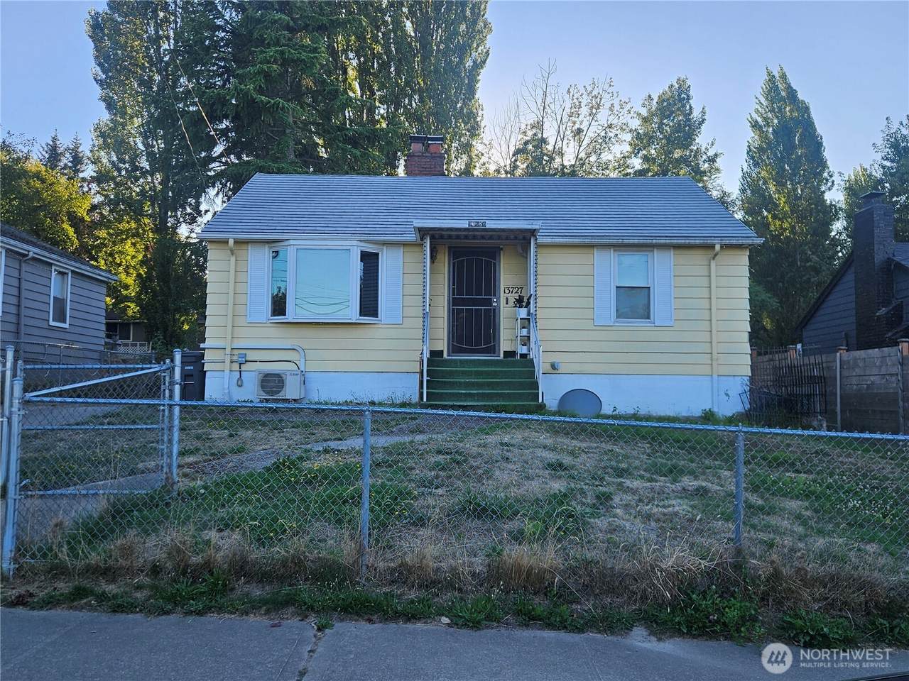 13727 37th Avenue - Photo 1