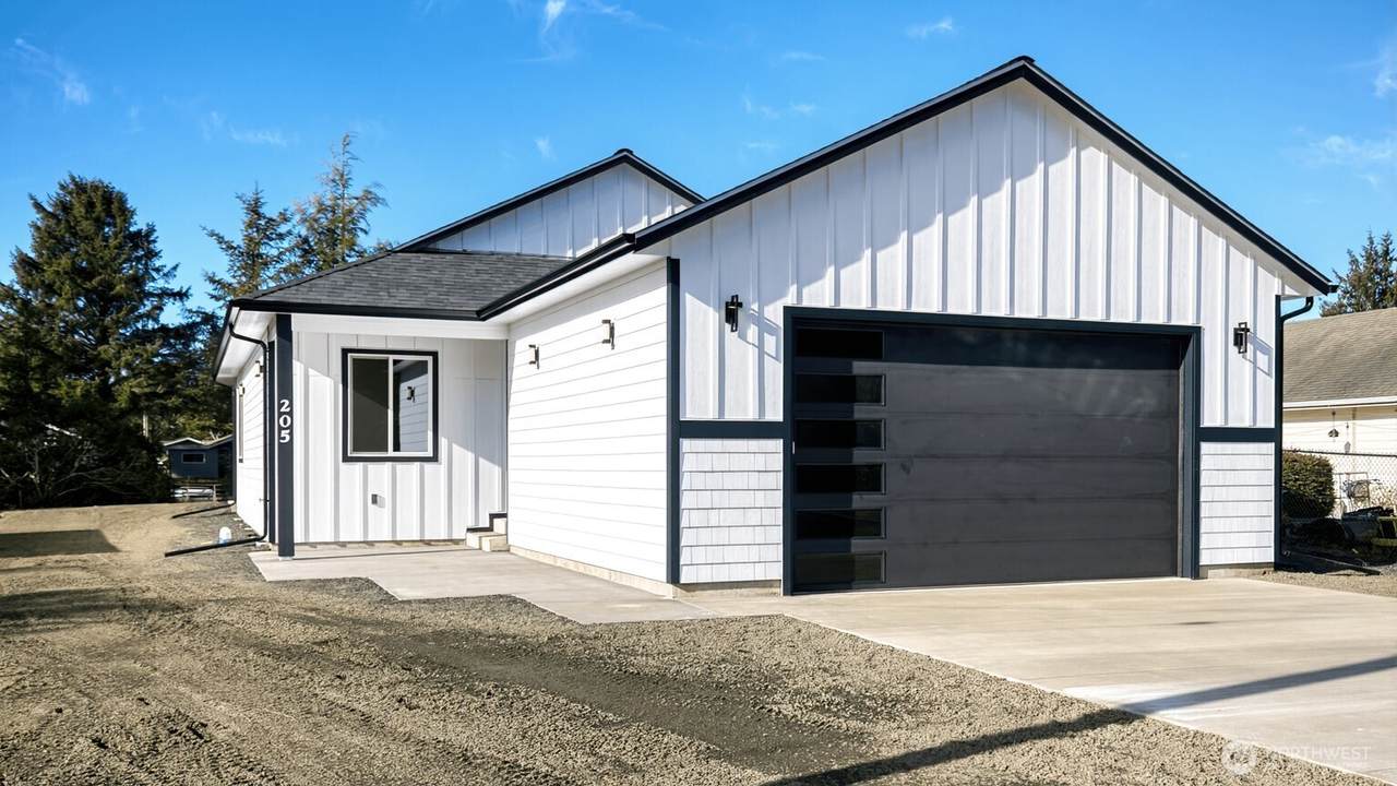 205 Canal Drive - Photo 1
