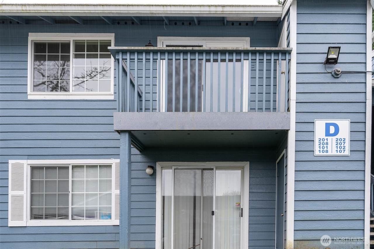 16817 Larch Way - Photo 1