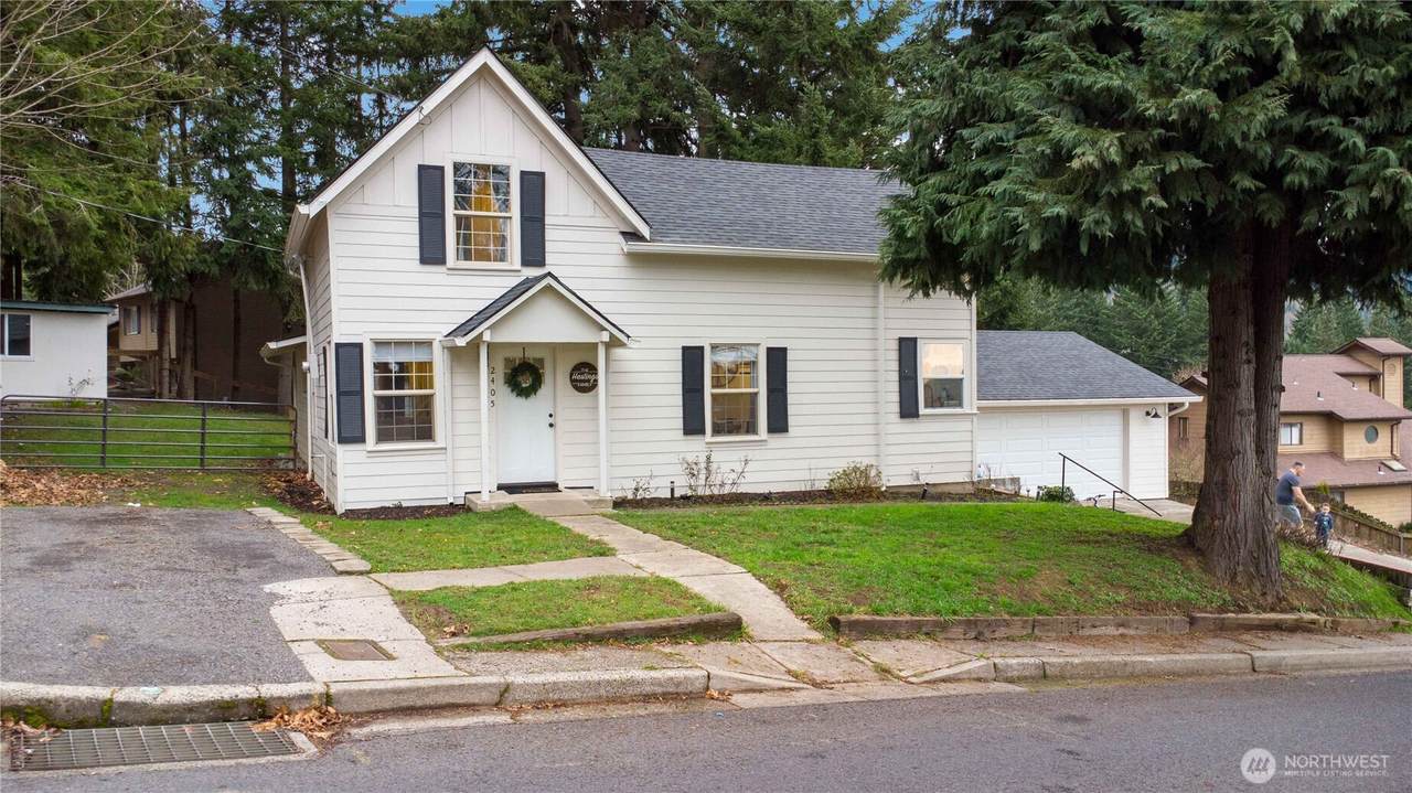 2405 Sunrise Street - Photo 1