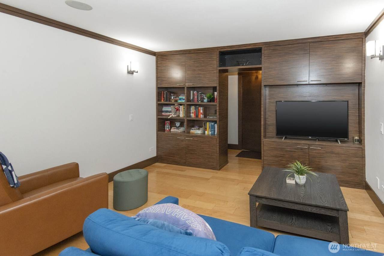 440 St Helens Avenue - Photo 1