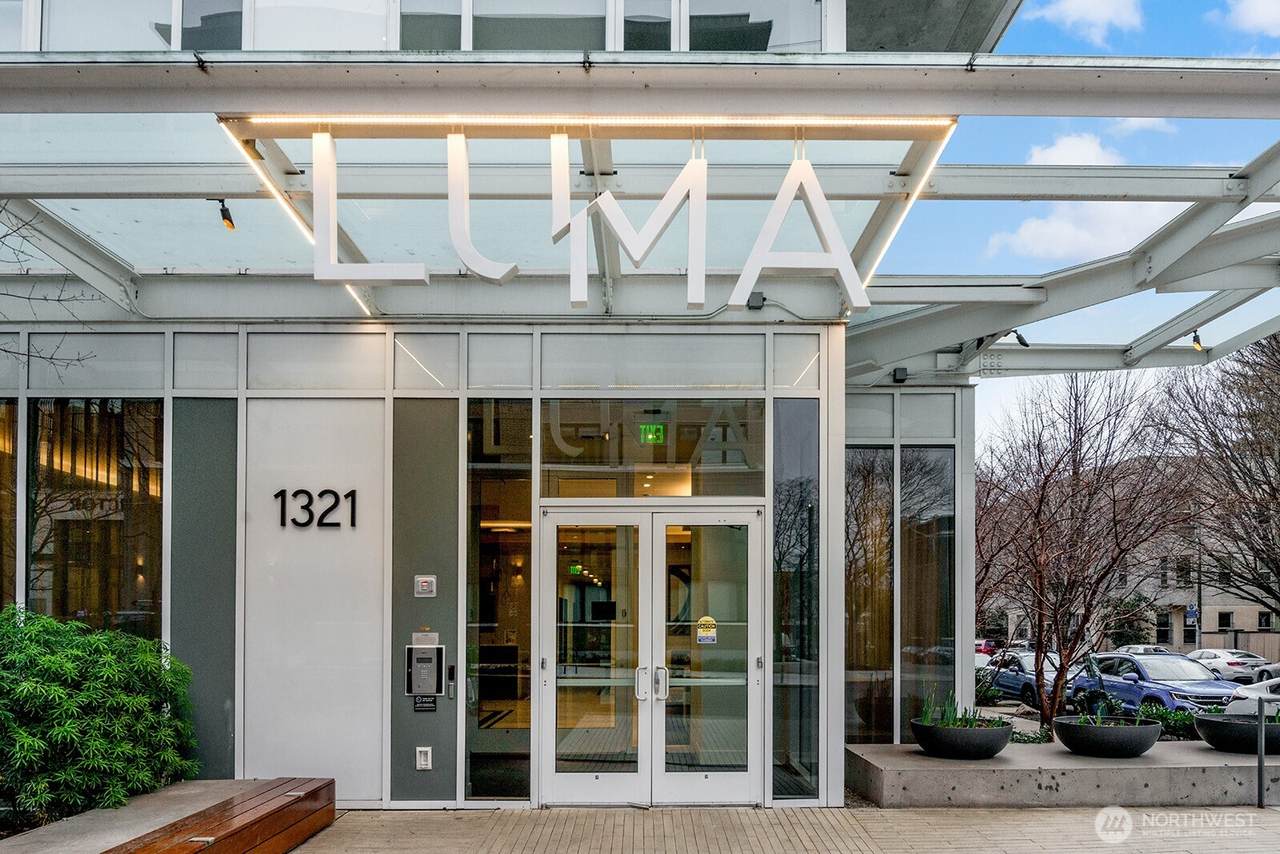 1321 Seneca Street - Photo 1