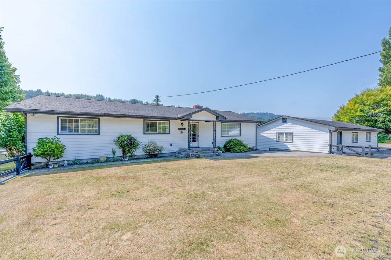 628 Valley Road - Photo 1