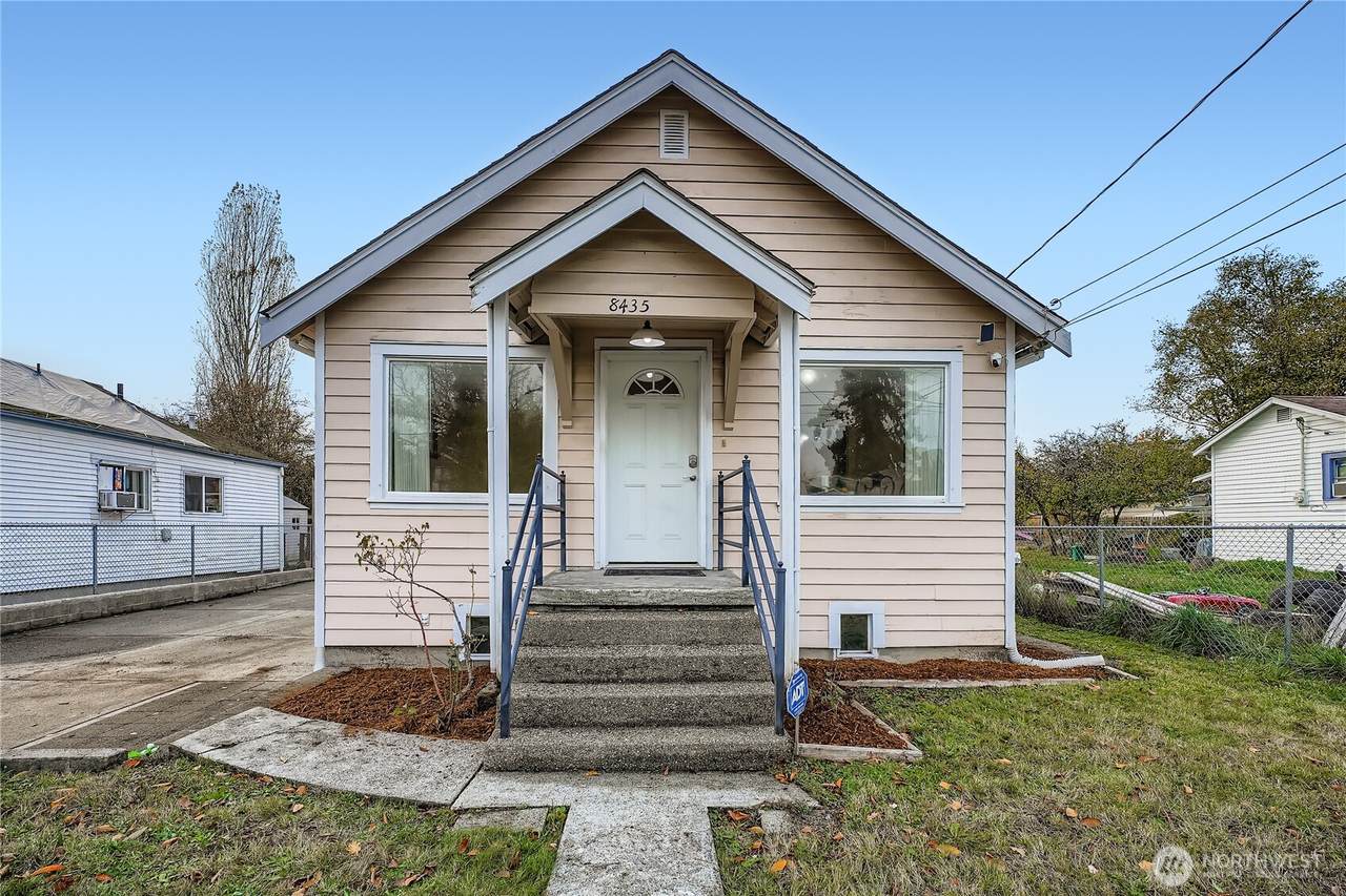 8435 46th Ave - Photo 1