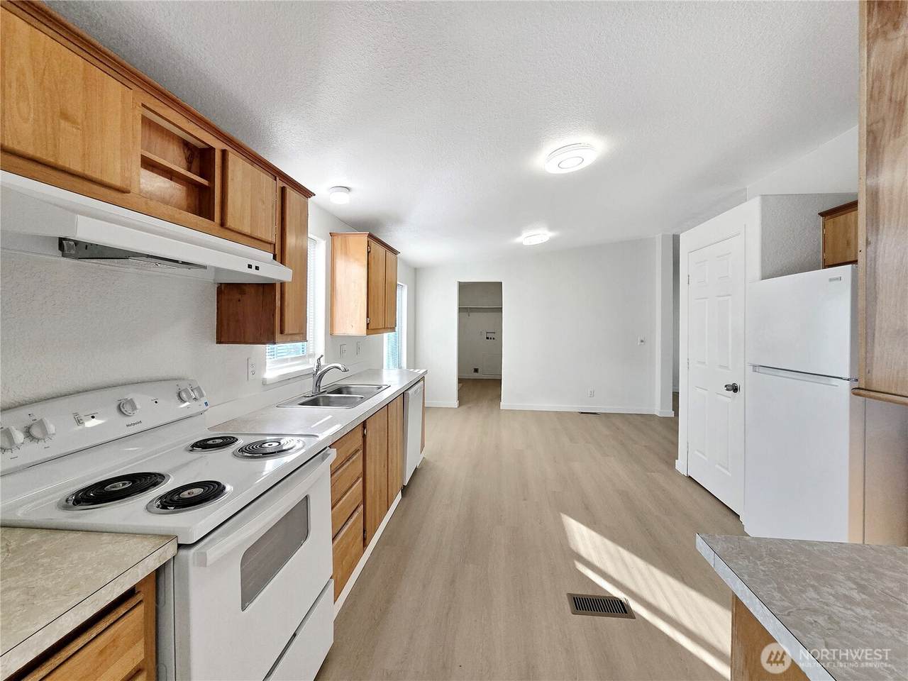 https://bt-photos.global.ssl.fastly.net/nwmls/1280_boomver_1_2480017-1.jpg