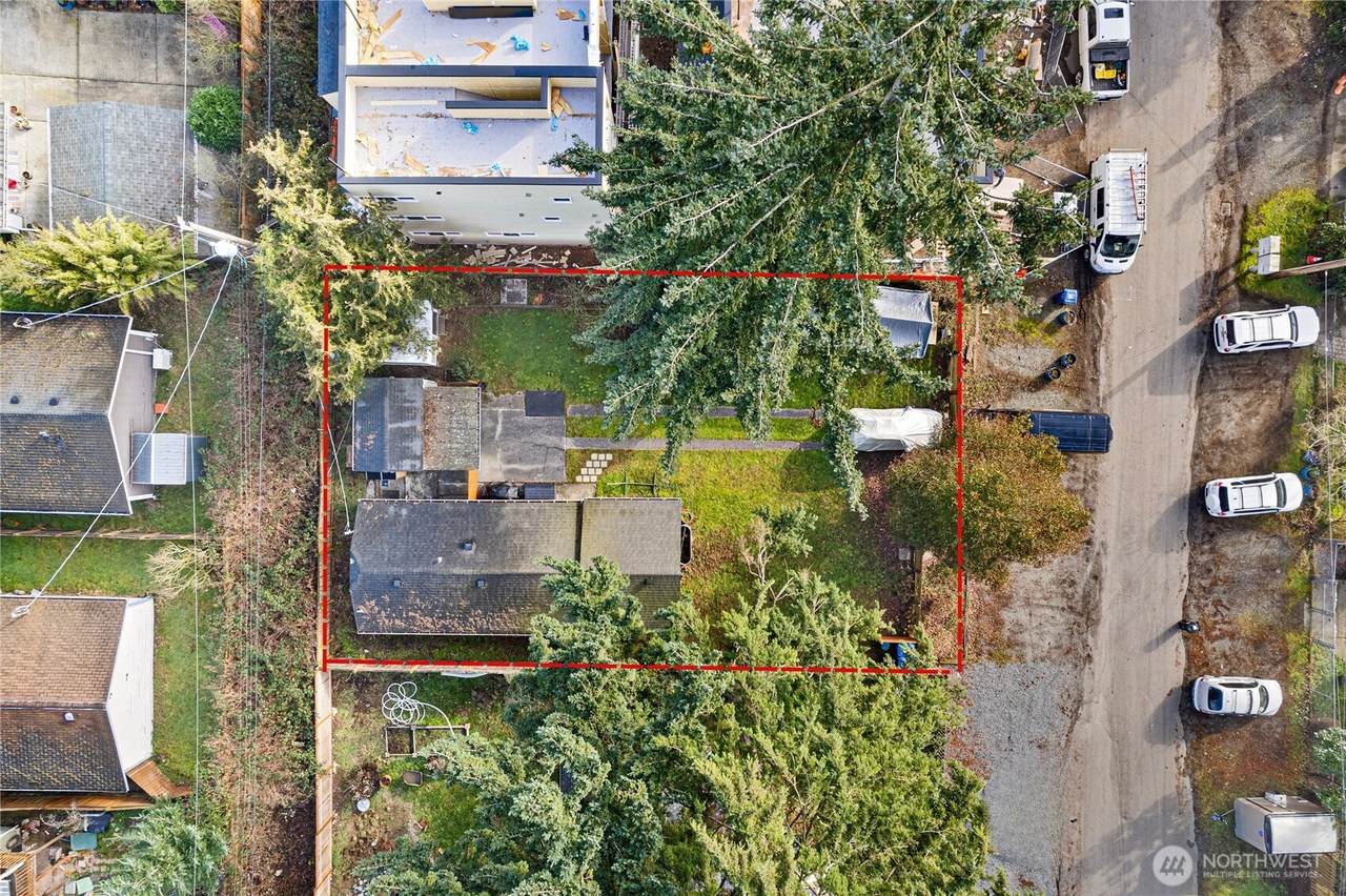 920 101st St - Photo 1