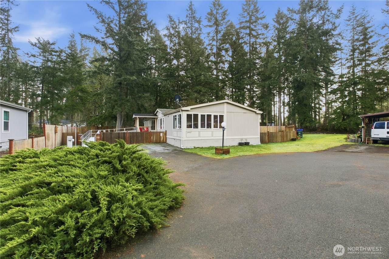 20027 137th Avenue Ct - Photo 1