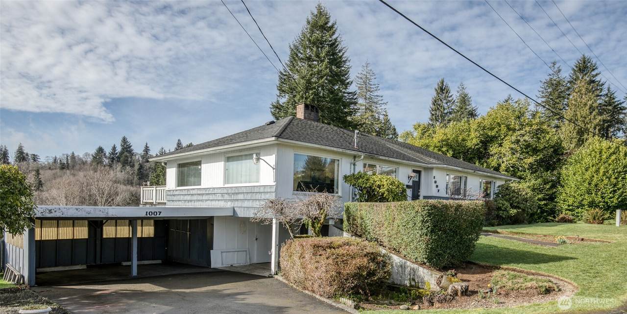 1007 Riverview Drive - Photo 1