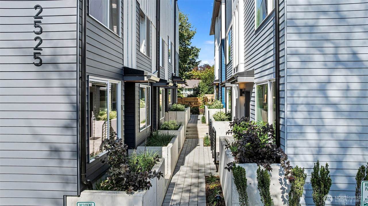 2527 29th Avenue - Photo 1