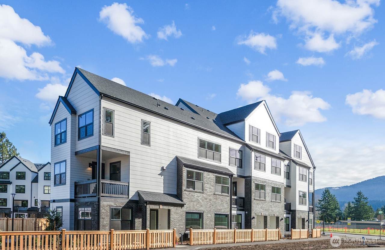 728 Newport Way - Photo 1