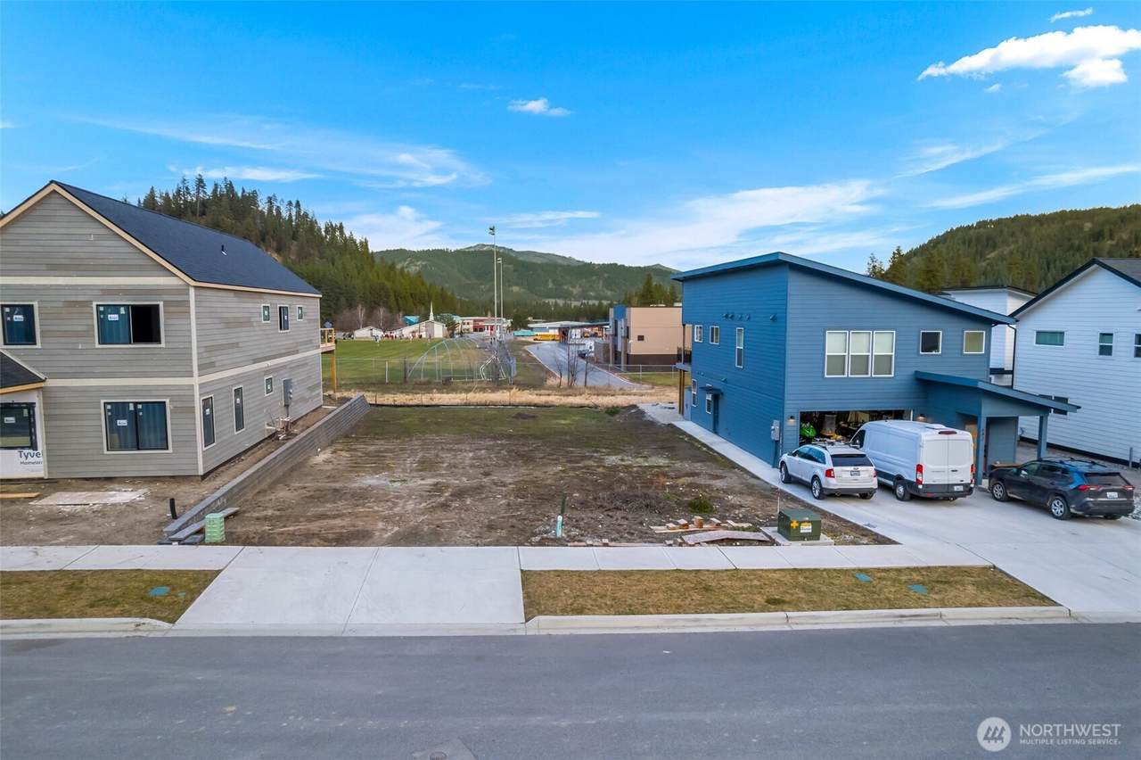 648 Central - Photo 1