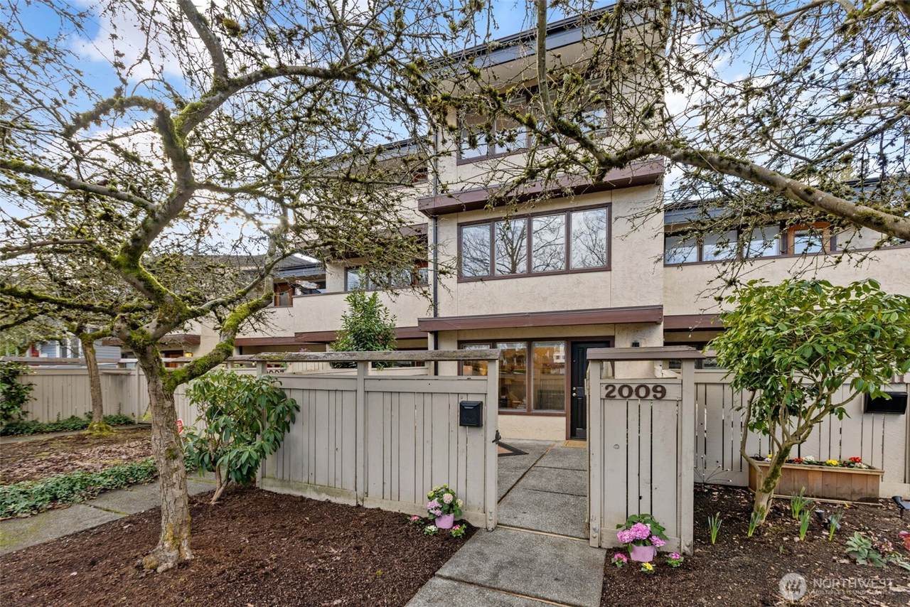 2009 42nd Avenue - Photo 1