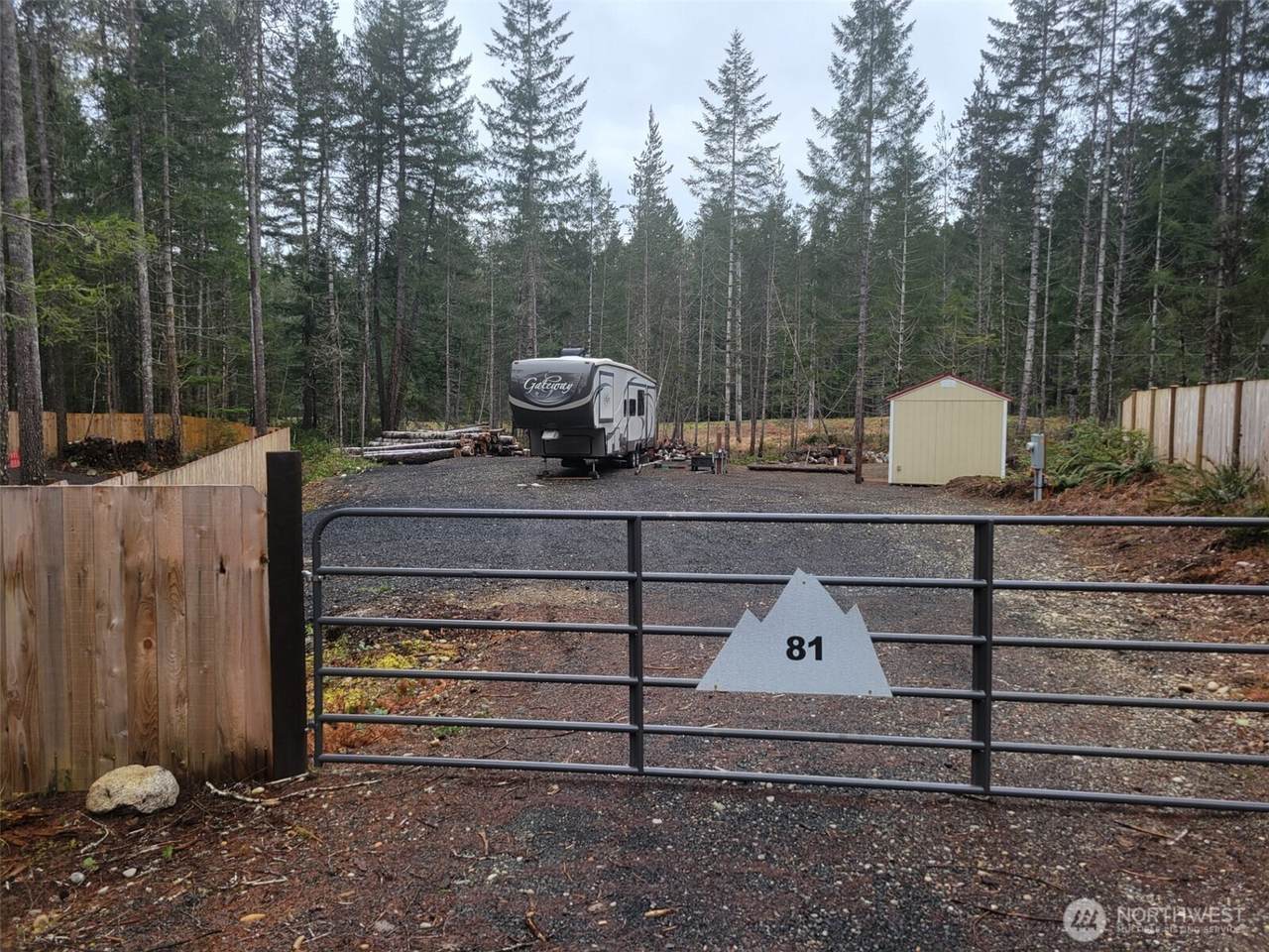 81 Kings Way - Photo 1
