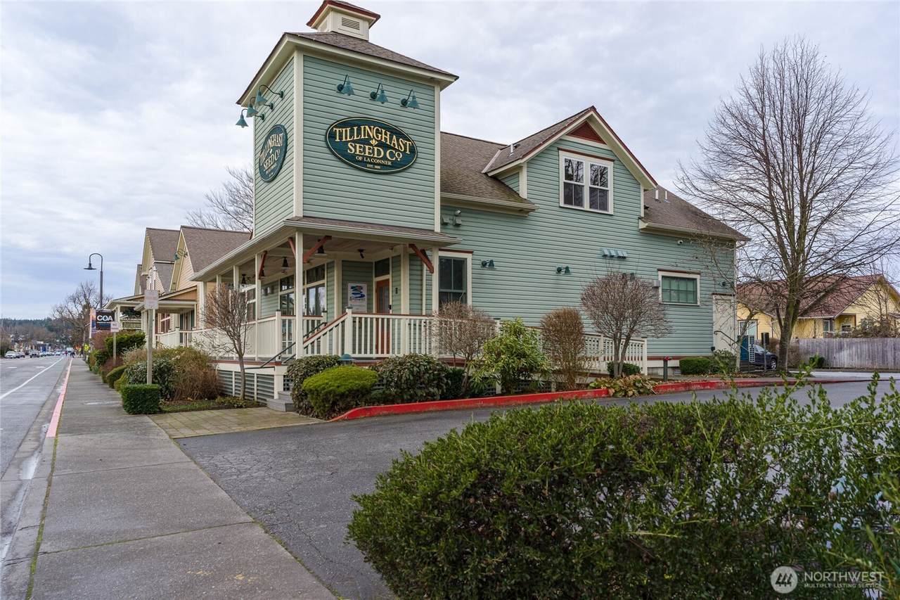 623 Morris - Photo 1