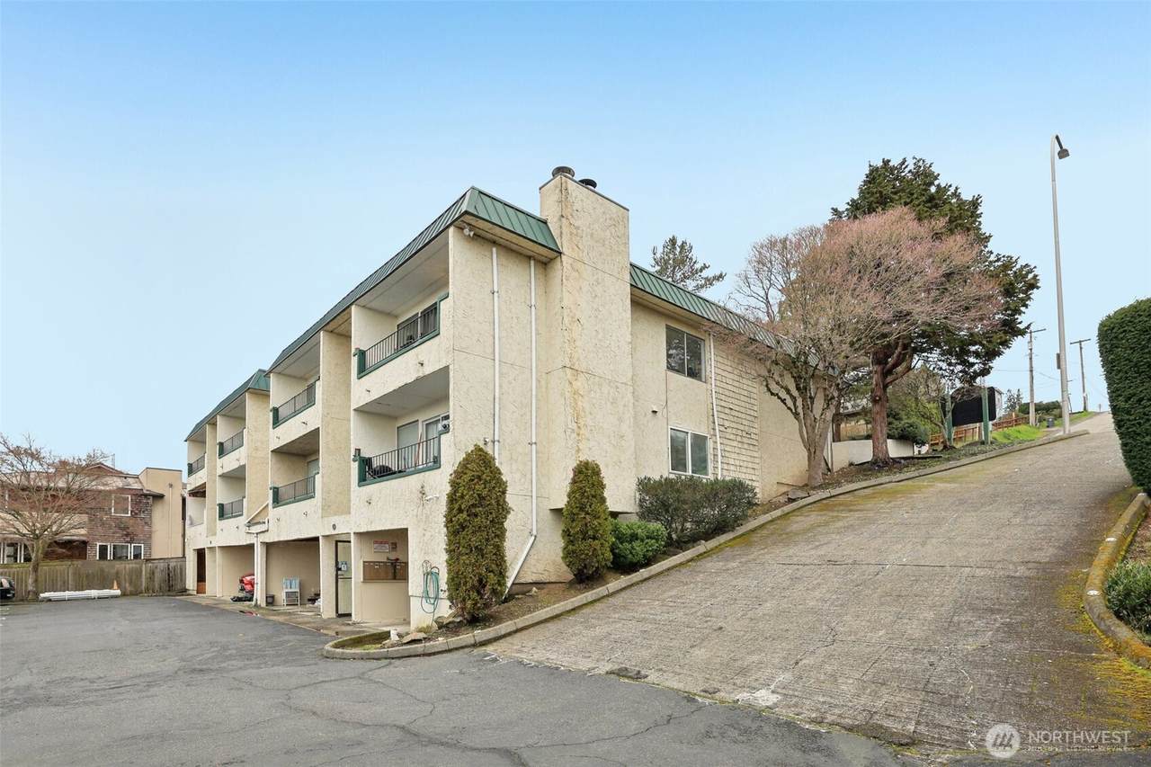 629 Cedar Avenue - Photo 1
