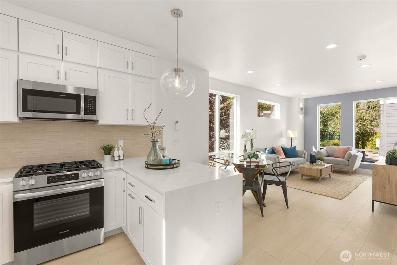 915 98th Street - Photo 1