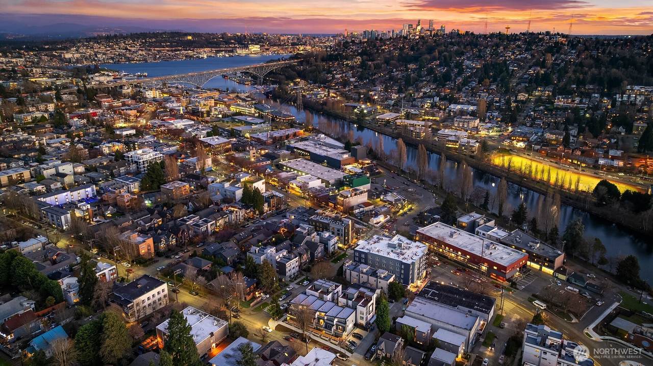 105 39th Street - Photo 1