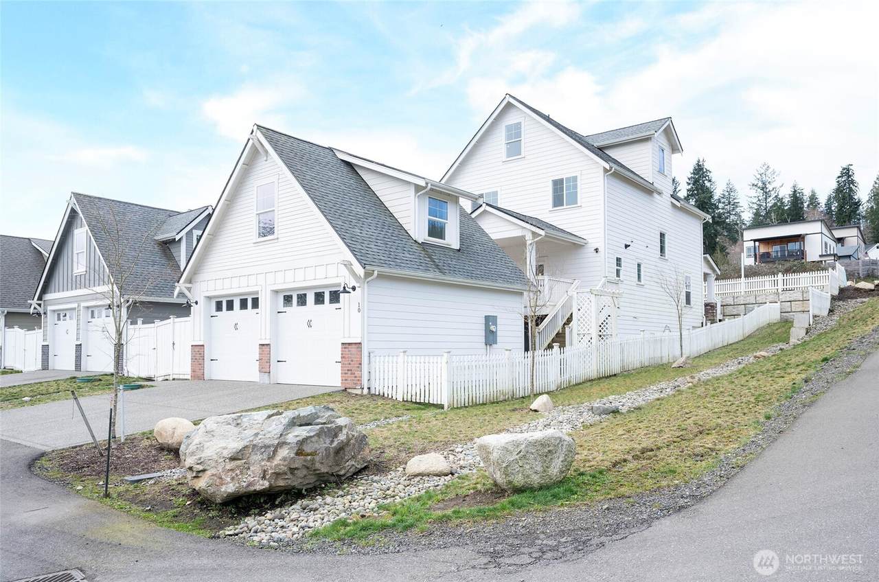 10 Compass Lane - Photo 1