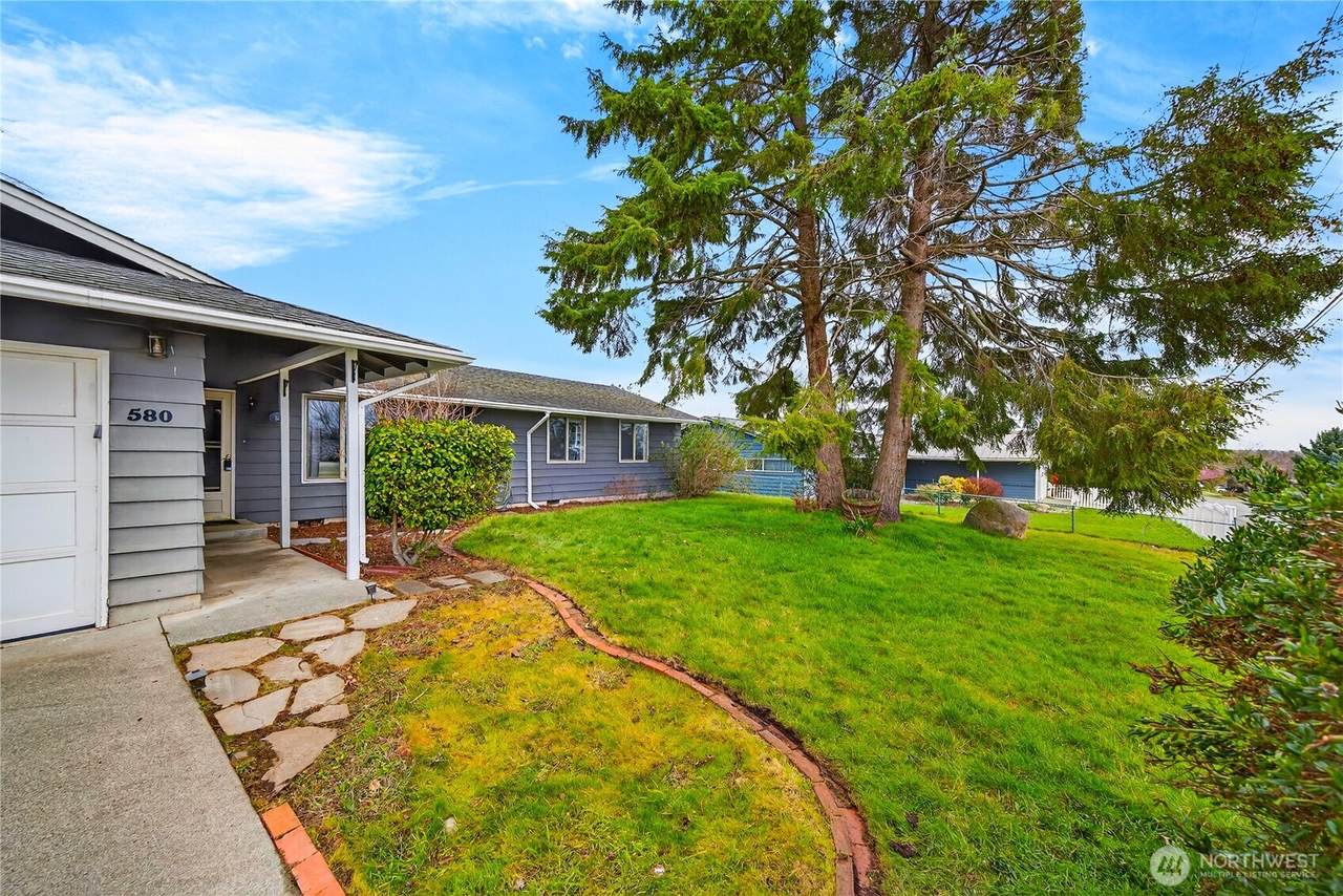 580 3rd Avenue - Photo 1