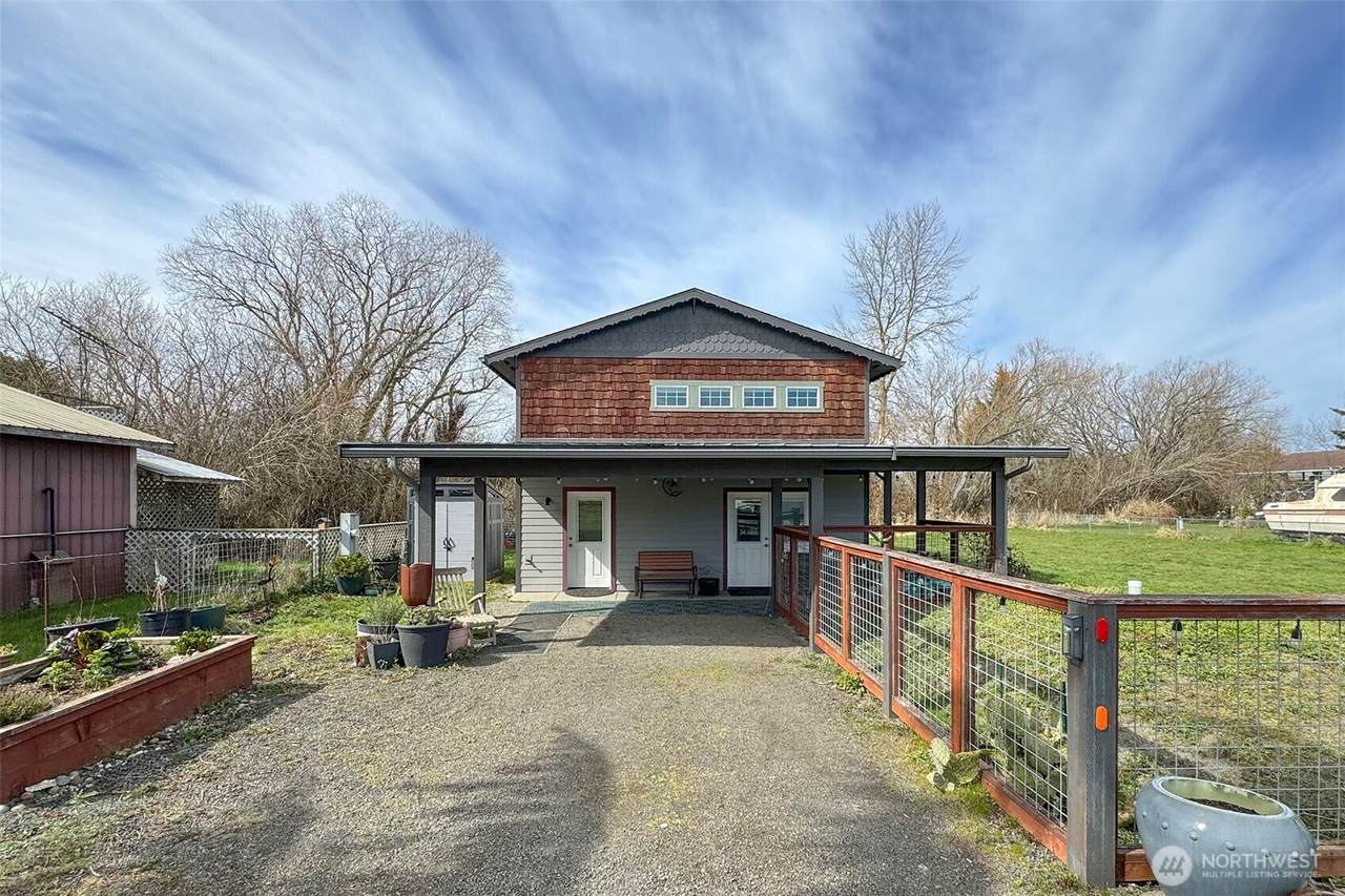 190 Golden Sands Boulevard - Photo 1