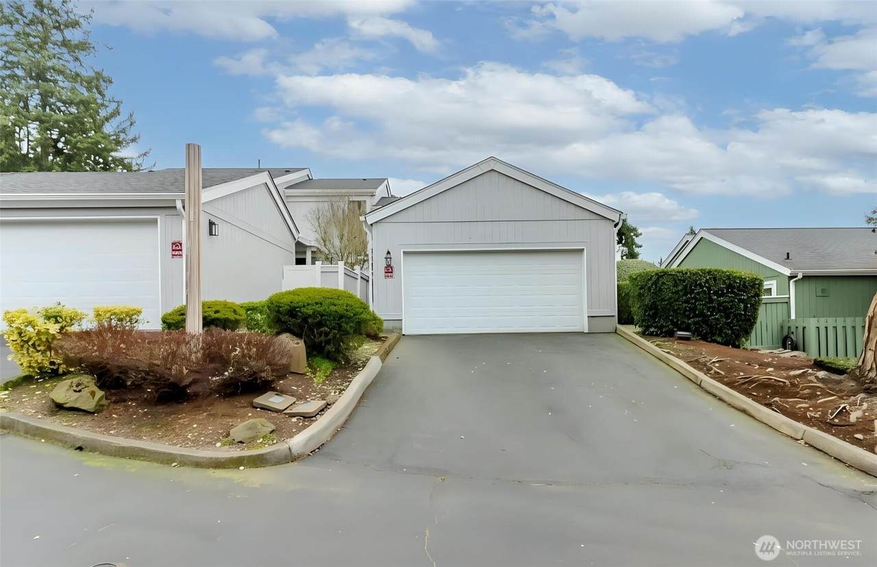 31912 34th Place - Photo 1