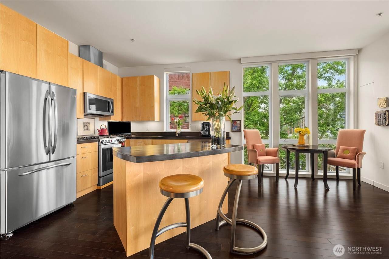 303 Pike Street - Photo 1