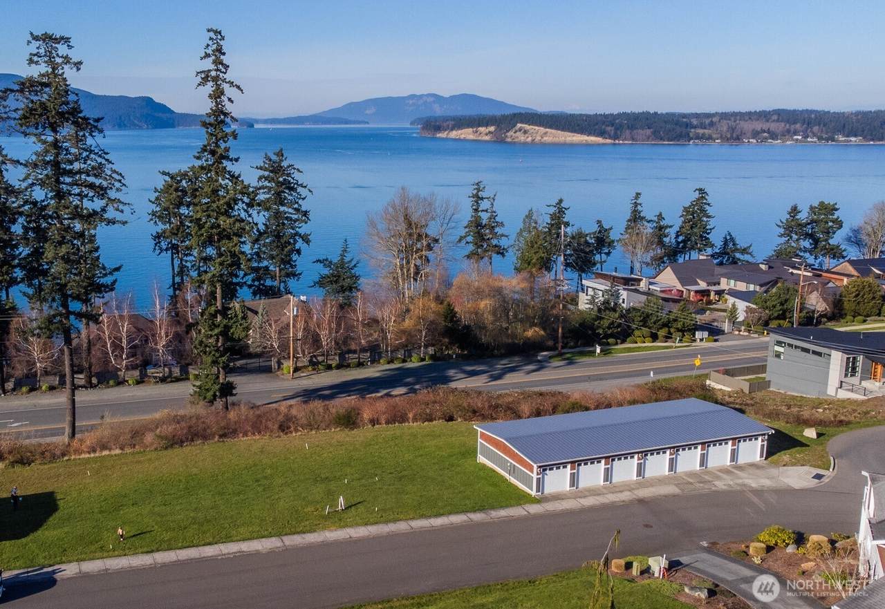 3910 Isle Way - Photo 1