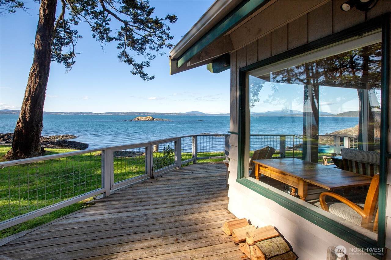 837 Cape Drive - Photo 1