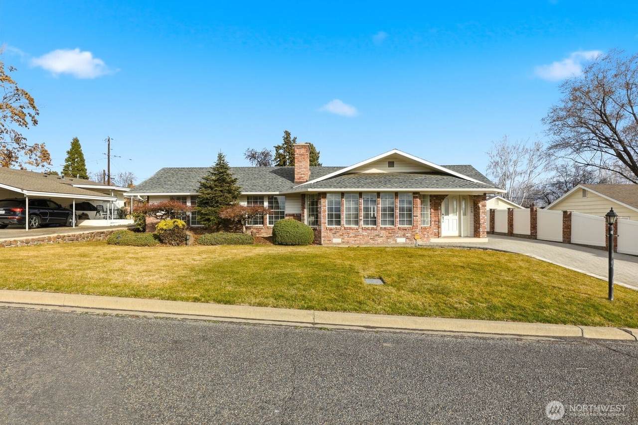 119 46th Avenue - Photo 1
