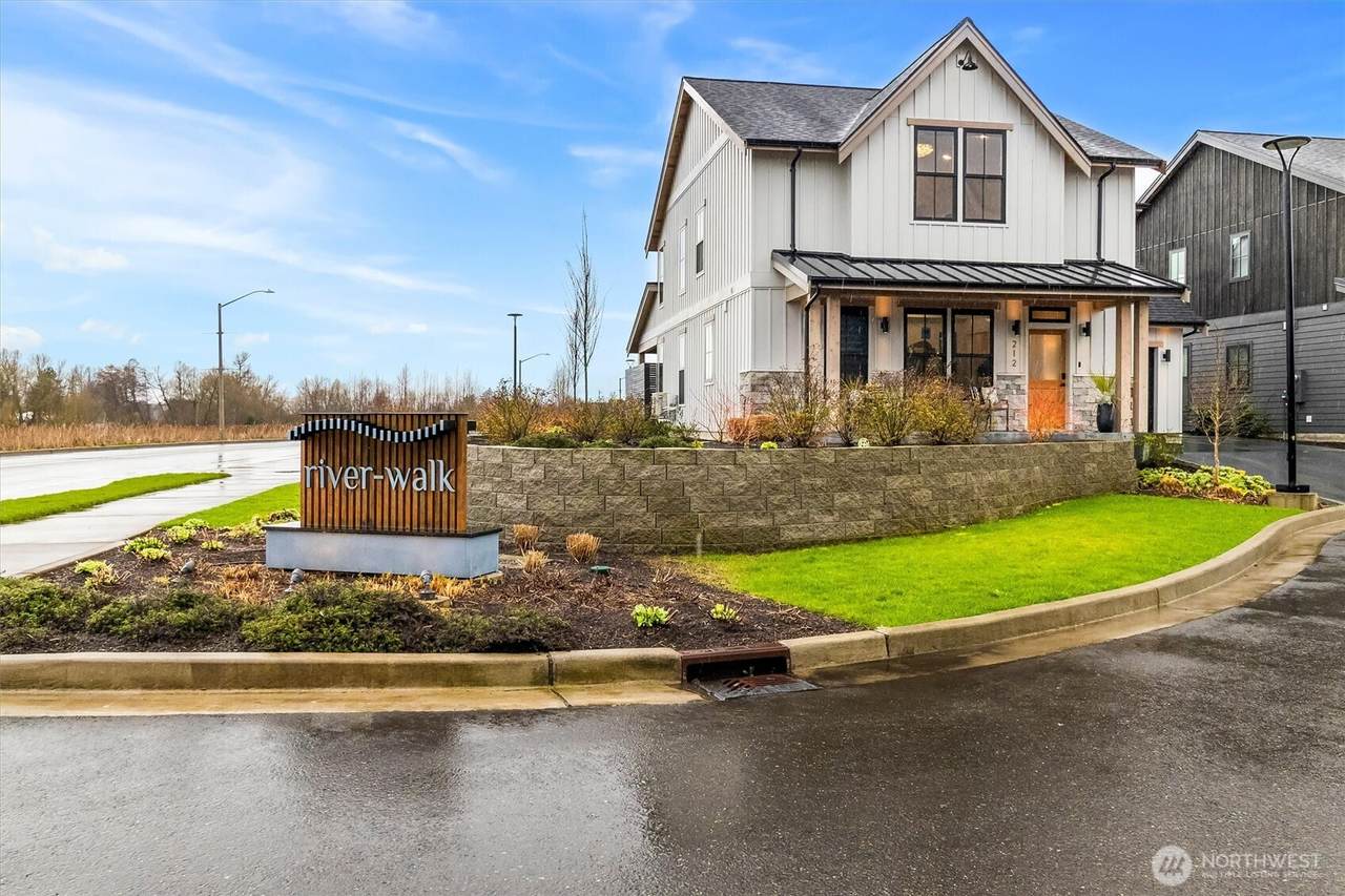 212 Riverwalk Drive - Photo 1