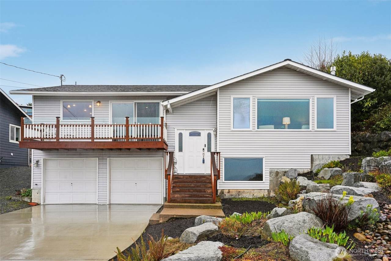 6111 Hawthorne Terrace Ne - Photo 1