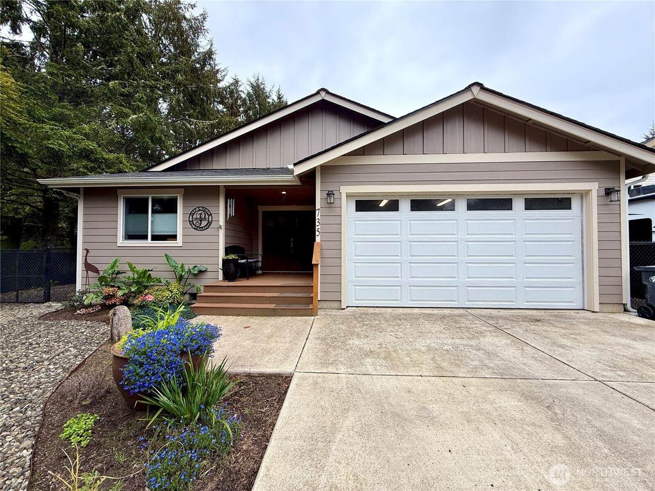 735 Dover Court - Photo 1