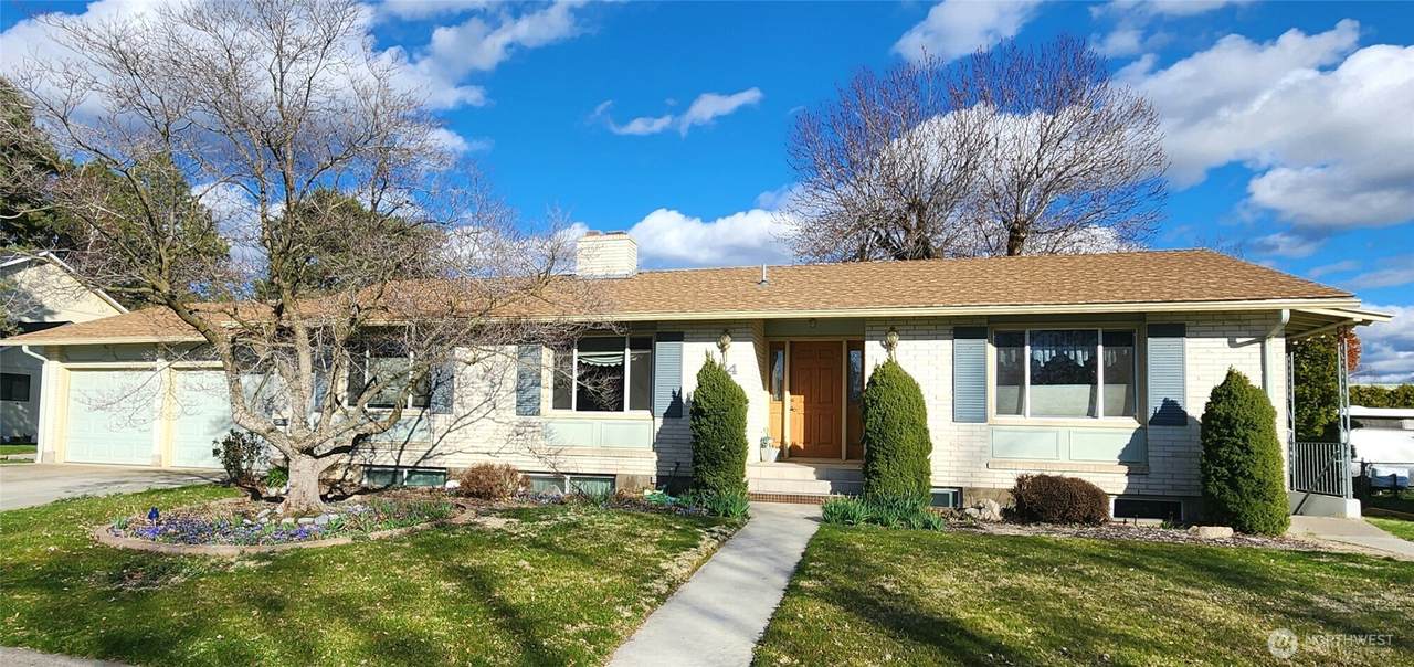 114 NE Cedar Avenue - Photo 1